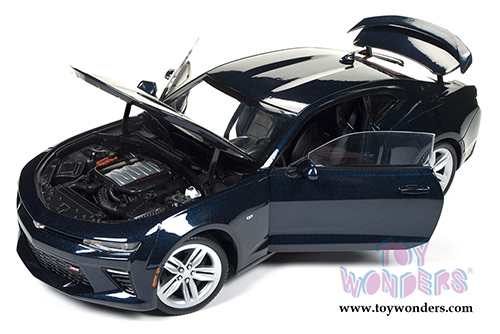 Auto World - Muscle Cars USA | Chevy&reg; Camaro&reg; SS&trade; 50th Anniversary Hardtop (2016, 1/18 scale diecast model car, Blue Velvet) AW239