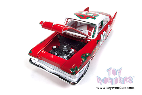 Auto World - Richard Petty #43 Plymouth Fury Christmas Edition Hard Top (1960, 1/24 scale diecast model car, Red, White & Green) AW24003