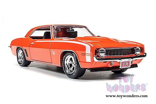 Auto World - Custom Chevy Camaro SS Hard Top (1969, 1/24 scale diecast model car, Orange) AW24004