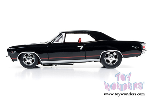 Auto World - Chevy Chevelle SS Hardtop (1967, 1/24 scale diecast model car, Tuxedo Black) AW24006