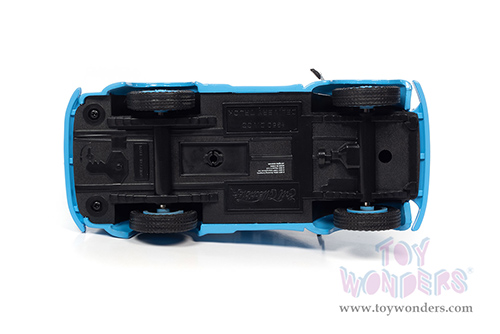 Auto World - Divco Delivery Truck - Hamm's Beer (1950, 1/24 scale diecast model car, Sky Blue) AW24013