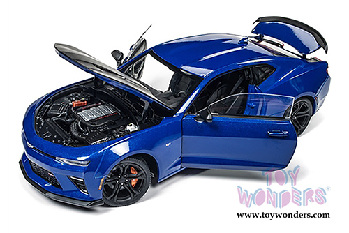 Auto World - Muscle Cars USA | Chevy&reg; Camaro&reg; SS&trade; 1LE 50th Anniversary Hardtop (2017, 1/18 scale diecast model car, Hyper Blue) AW241