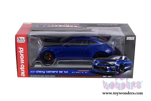 Auto World - Muscle Cars USA | Chevy&reg; Camaro&reg; SS&trade; 1LE 50th Anniversary Hardtop (2017, 1/18 scale diecast model car, Hyper Blue) AW241