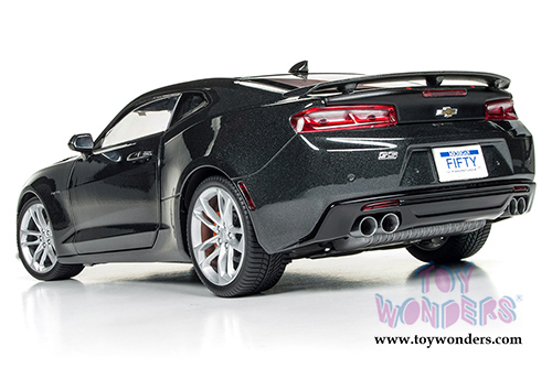 Auto World - Muscle Cars USA | Chevy Camaro SS&trade; 50th Anniversary Hardtop (2017, 1/18 scale diecast model car, Nightfall Gray Metallic) AW243
