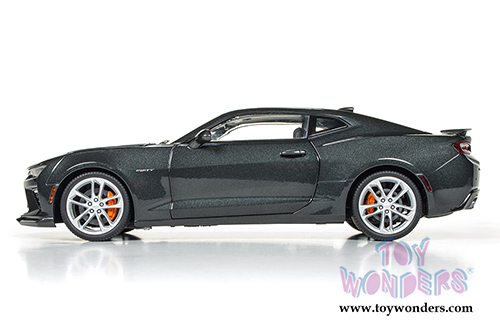 Auto World - Muscle Cars USA | Chevy Camaro SS&trade; 50th Anniversary Hardtop (2017, 1/18 scale diecast model car, Nightfall Gray Metallic) AW243