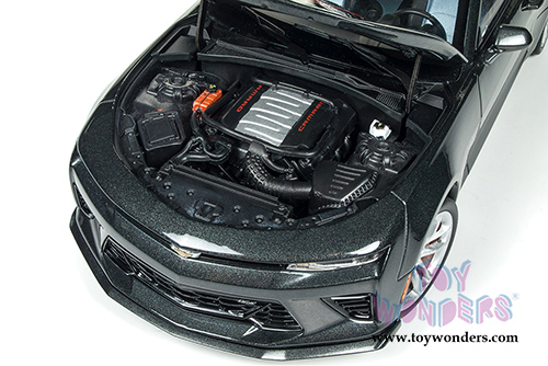 Auto World - Muscle Cars USA | Chevy Camaro SS&trade; 50th Anniversary Hardtop (2017, 1/18 scale diecast model car, Nightfall Gray Metallic) AW243