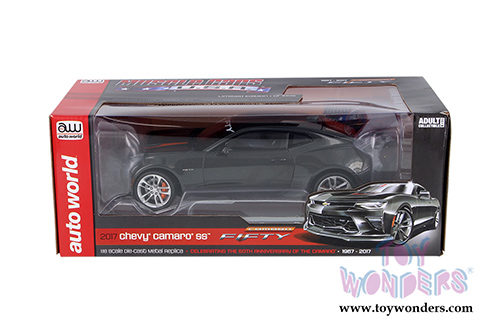 Auto World - Muscle Cars USA | Chevy Camaro SS&trade; 50th Anniversary Hardtop (2017, 1/18 scale diecast model car, Nightfall Gray Metallic) AW243