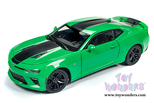 Auto World - Muscle Cars USA | Chevy&reg; Camaro&reg; SS&trade; Hardtop (2017, 1/18 scale diecast model car, Green) AW244 MAP: $84.95