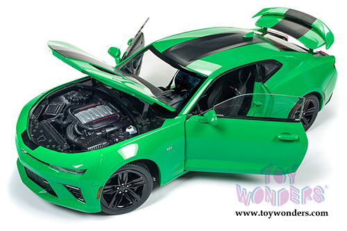 Auto World - Muscle Cars USA | Chevy&reg; Camaro&reg; SS&trade; Hardtop (2017, 1/18 scale diecast model car, Green) AW244 MAP: $84.95