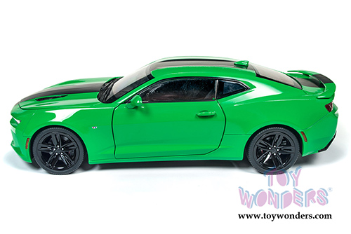 Auto World - Muscle Cars USA | Chevy&reg; Camaro&reg; SS&trade; Hardtop (2017, 1/18 scale diecast model car, Green) AW244 MAP: $84.95