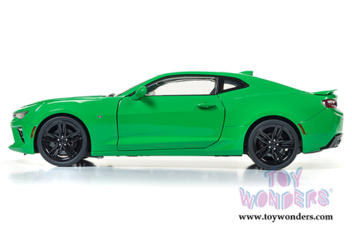Auto World - Muscle Cars USA | Chevy&reg; Camaro&reg; SS&trade; Hardtop (2017, 1/18 scale diecast model car, Green) AW244 MAP: $84.95