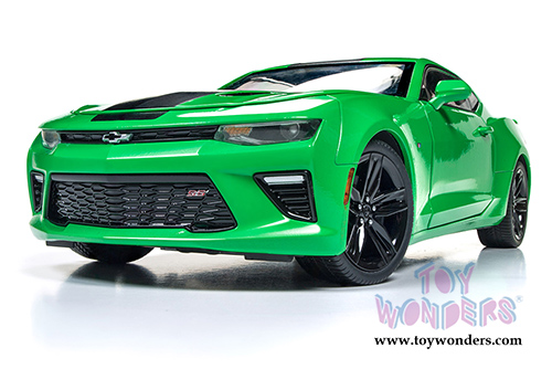 Auto World - Muscle Cars USA | Chevy&reg; Camaro&reg; SS&trade; Hardtop (2017, 1/18 scale diecast model car, Green) AW244 MAP: $84.95