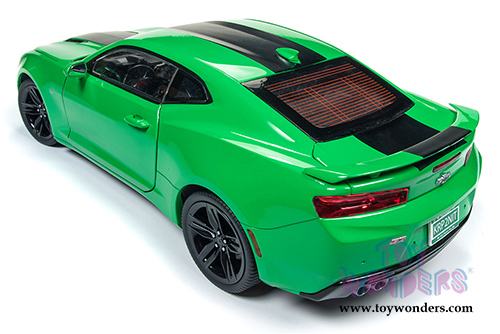 Auto World - Muscle Cars USA | Chevy&reg; Camaro&reg; SS&trade; Hardtop (2017, 1/18 scale diecast model car, Green) AW244 MAP: $84.95