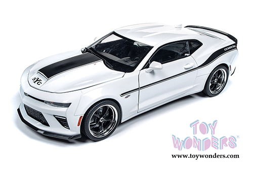 Auto World Muscle Cars USA | Yenko&reg; Stage II Chevrolet&reg; Camaro&reg; Hardtop (2018, 1/18 scale diecast model car, White) AW253