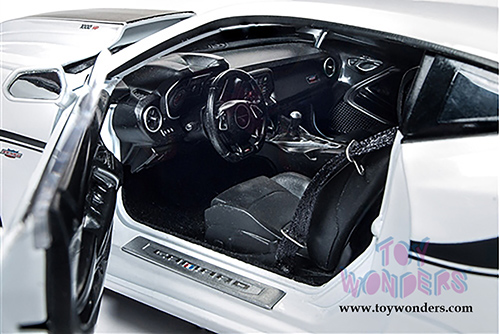 Auto World Muscle Cars USA | Yenko&reg; Stage II Chevrolet&reg; Camaro&reg; Hardtop (2018, 1/18 scale diecast model car, White) AW253