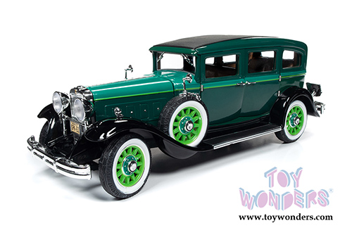 Auto World - Peerless Master 8 Sedan (1931, 1/18 scale diecast model car, Tri-Tone Green) AW261
