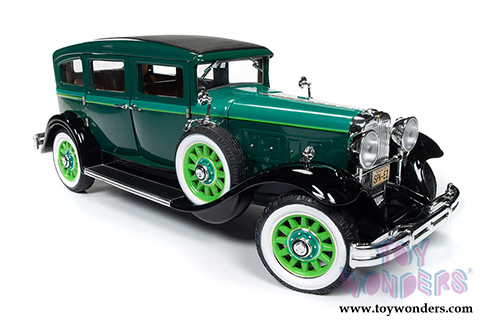 Auto World - Peerless Master 8 Sedan (1931, 1/18 scale diecast model car, Tri-Tone Green) AW261