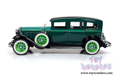 Auto World - Peerless Master 8 Sedan (1931, 1/18 scale diecast model car, Tri-Tone Green) AW261