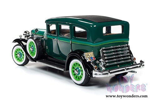 Auto World - Peerless Master 8 Sedan (1931, 1/18 scale diecast model car, Tri-Tone Green) AW261