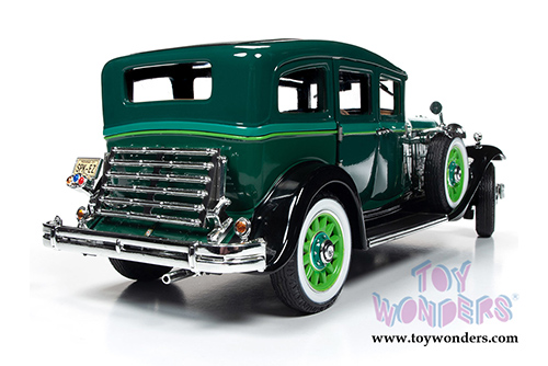 Auto World - Peerless Master 8 Sedan (1931, 1/18 scale diecast model car, Tri-Tone Green) AW261