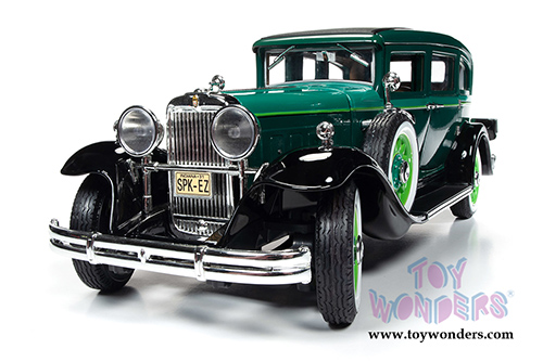 Auto World - Peerless Master 8 Sedan (1931, 1/18 scale diecast model car, Tri-Tone Green) AW261