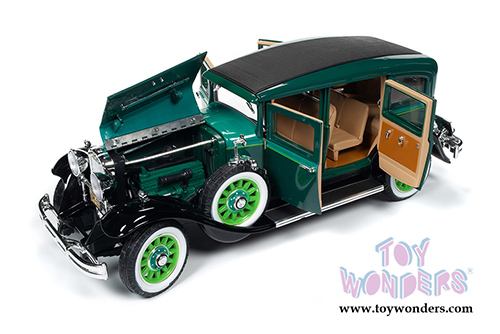 Auto World - Peerless Master 8 Sedan (1931, 1/18 scale diecast model car, Tri-Tone Green) AW261