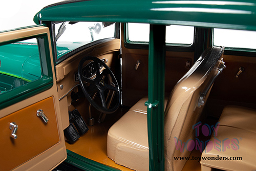 Auto World - Peerless Master 8 Sedan (1931, 1/18 scale diecast model car, Tri-Tone Green) AW261