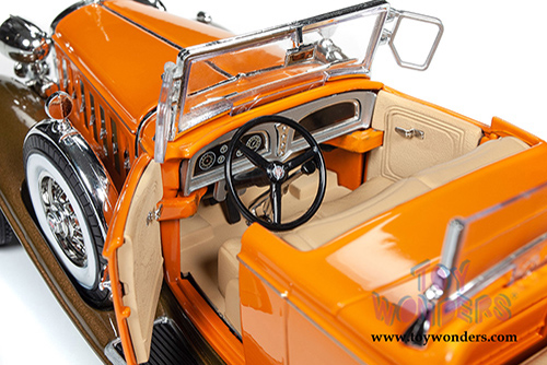 Auto World - Cadillac&reg; V16 Sports Phaeton Convertible (1932, 1/18 scale diecast model car, Orange) AW264
