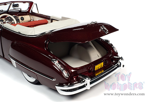 Auto World - Cadillac&reg; Series 62 Convertible (1947, 1/18 scale diecast model car, Burgundy) AW273