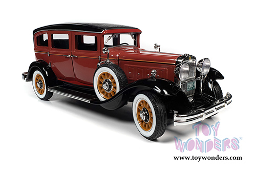 Auto World - Peerles Master 8 Sedan (1931, 1/18 scale diecast model car, Cinnamon/Black) AW284