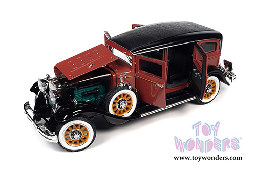 Auto World - Peerles Master 8 Sedan (1931, 1/18 scale diecast model car, Cinnamon/Black) AW284