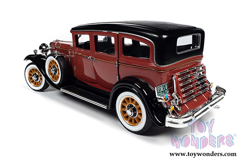 Auto World - Peerles Master 8 Sedan (1931, 1/18 scale diecast model car, Cinnamon/Black) AW284