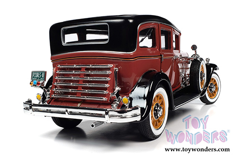 Auto World - Peerles Master 8 Sedan (1931, 1/18 scale diecast model car, Cinnamon/Black) AW284