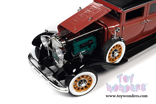 Auto World - Peerles Master 8 Sedan (1931, 1/18 scale diecast model car, Cinnamon/Black) AW284