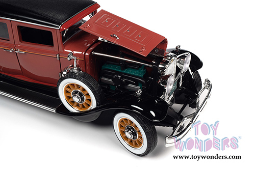 Auto World - Peerles Master 8 Sedan (1931, 1/18 scale diecast model car, Cinnamon/Black) AW284