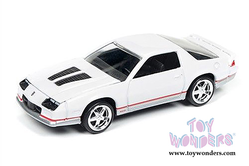 Auto World - Deluxe Series Chevy&reg; Camaro Z28&reg;(1984,1/64 scale diecast model car, White) AW64041/24A