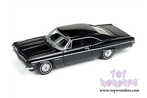 Auto World - Deluxe Series Chevy&reg; Impala&trade; SS&trade; (1966,1/64 scale diecast model car, Black) AW64072/24B