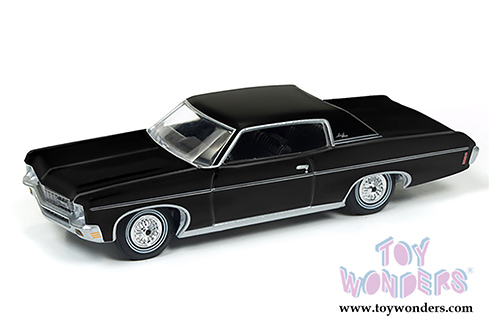 Auto World - Deluxe Series Chevy&reg; Impala&trade; Hardtop (1970,1/64 scale diecast model car, Gloss Black) AW64102/24B