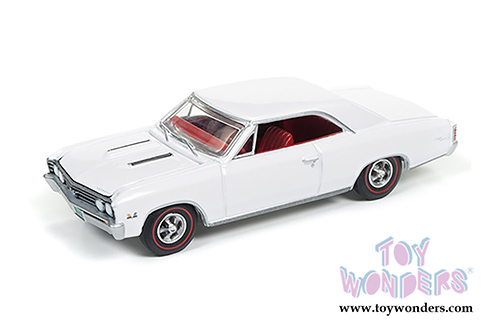 Auto World - Vintage Muscle | Chevy&reg; Chevelle&reg; SS&trade; Hardtop (1967,1/64 scale diecast model car, Gloss White) AW64132/24B
