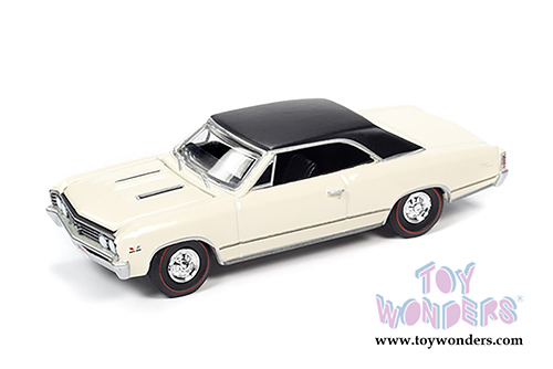 Auto World - Hemmings Muscle Machines | Chevrolet&reg; Chevelle SS Hardtop (1967,1/64 scale diecast model car, Capri Cream/Black) AWSP051/24B