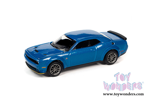 Auto World - Modern Muscle Dodge Challenger R/T Scat Pack (2019, 1/64 scale diecast model car, B5 Blue) AWSP061/24B