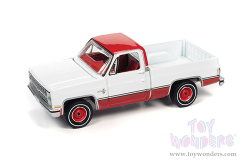 Auto World Premium - 2021 Release 3 | Chevrolet&reg; Silverado&trade; 10 Fleetside Pickup Truck (1983, 1/64 scale diecast model car, Gloss White/Carmine Red) AWSP074/24B