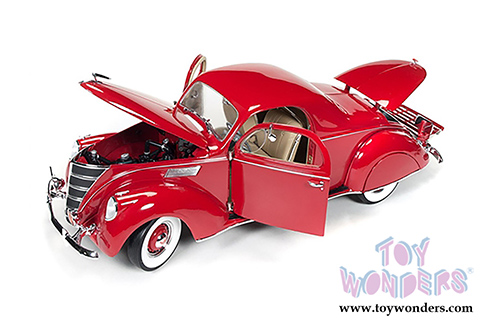 Auto World Silver Screen Machines - The 3 Stooges Lincoln Zephyr Hard Top (1937, 1/18 scale diecast model car, Garnet Red) AWSS113