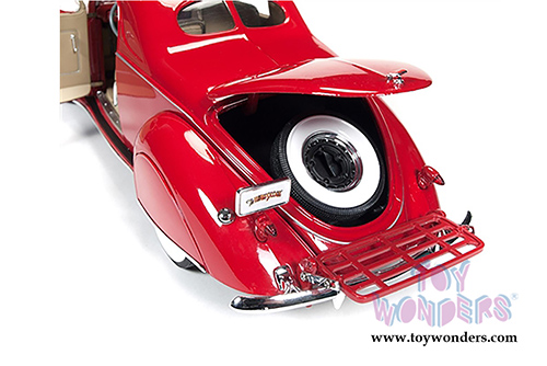 Auto World Silver Screen Machines - The 3 Stooges Lincoln Zephyr Hard Top (1937, 1/18 scale diecast model car, Garnet Red) AWSS113