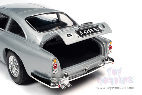 Auto World Silver Screen Machines | Aston Martin DB5 Coupe RHD (Right Hand Drive) - James Bond 007 "No Time To Die" (1965, 1/18 scale diecast model car, Silver Birch Metallic) AWSS131