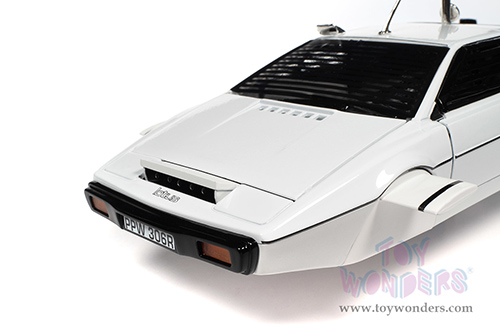 Auto World Silver Screen Machines | James Bond 007 Lotus Esprit S1 Submarine Car "The Spy Who Loved Me" (1971, 1/18 scale diecast model car, White) AWSS132