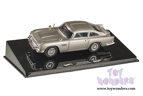Mattel Hot Wheels Elite - James Bond's Goldfinger Aston Martin DB5 Hard Top (1/43 scale diecast model car, Gold) BLY26