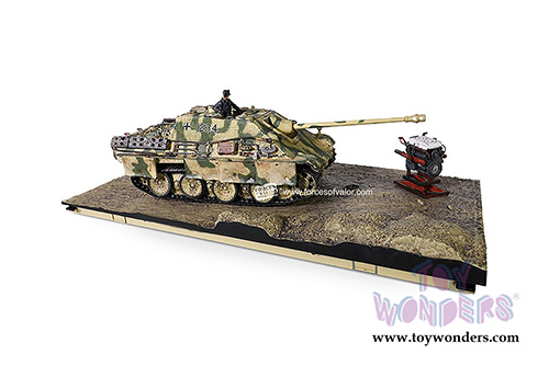 Forces of Valor - German Tank Destroyer Sd.Kfz.173 Jagdpanther Ausf.G1 (With Zimmerit) (1/32 scale diecast model car, Camouflage Desert) FOV-801007A
