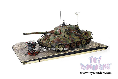 Forces of Valor - German Heavy Tank Destroyer Sd.Kfz.186 Jagdtiger (With Henschel suspension & Road Wheels) (1/32 scale diecast model car, Camouflage Forest) FOV-801024A