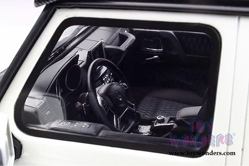 GT Spirit - Mercedes-Benz G500 4x4 (1/18 scale resin model car, Diamond White) GT142